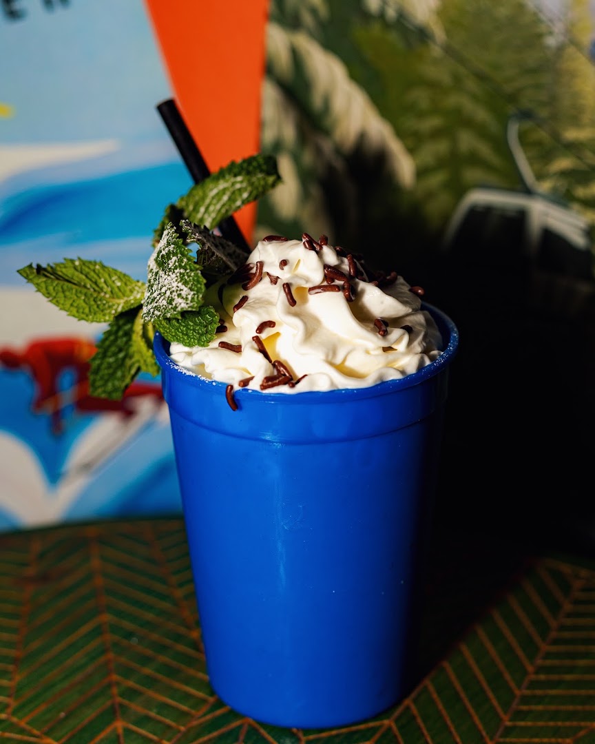Shotski's Alpine Lodge: appetizing photo of a drink