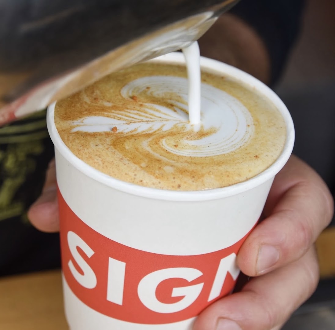 Signal Coffee: high quality latte art photo
