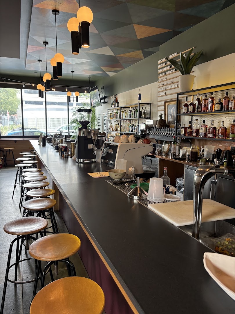 Stray Dog: clear, inviting interior bar shot