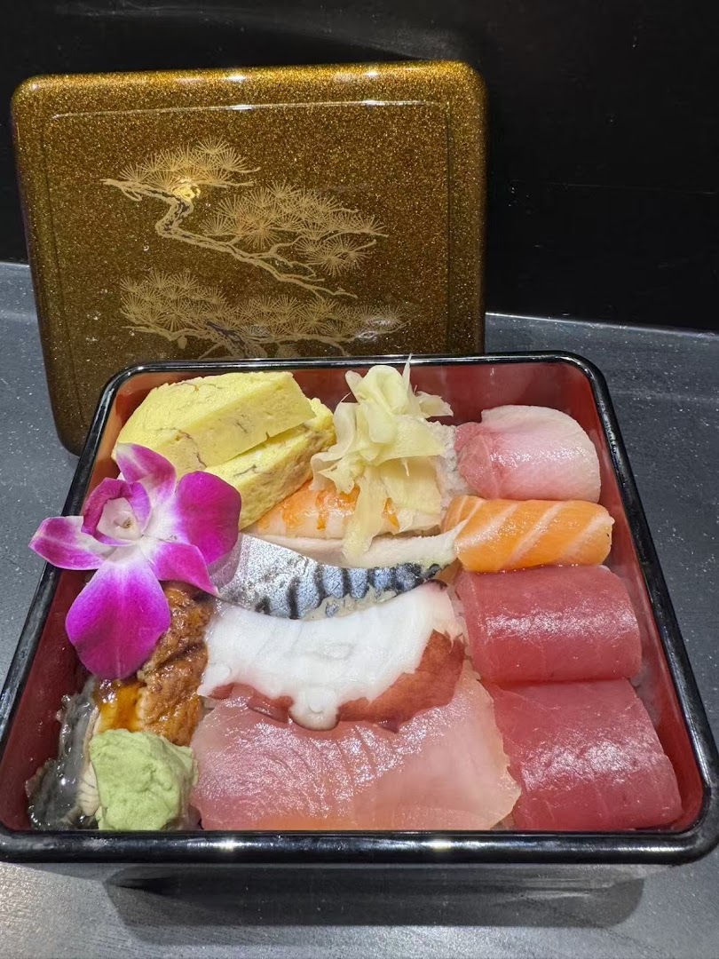 Sushi Daisuki: appetizing, high-quality food presentation