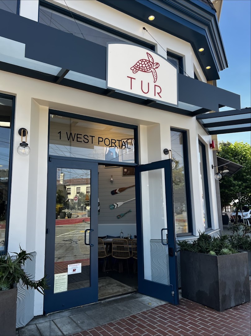 Tur: clear, professional exterior restaurant shot