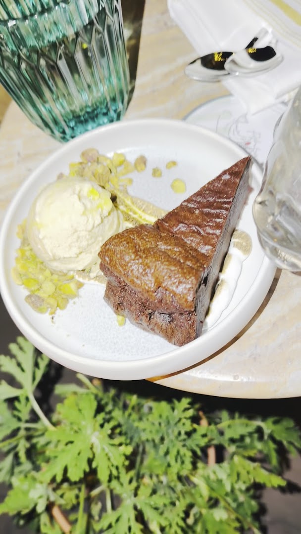 Fishbar: appetizing photo of dessert