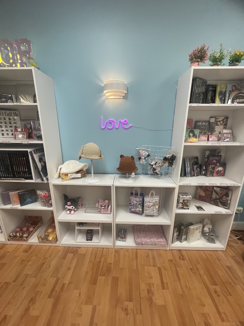Mic Drop K-Pop Shop: clear display of shop products