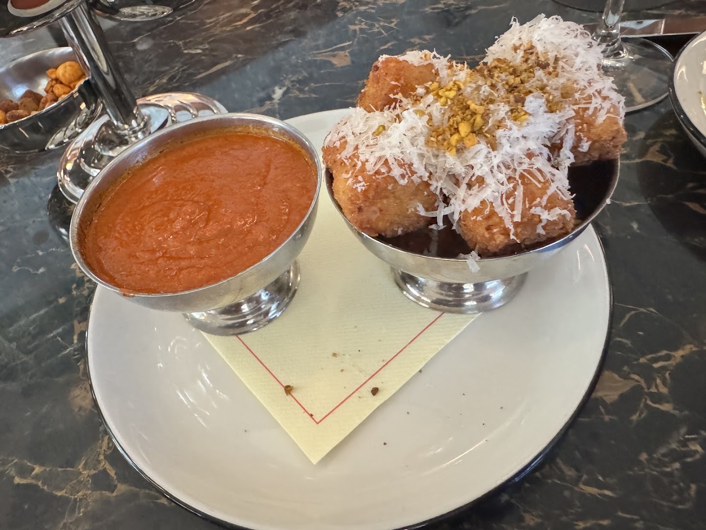 Municipal Bar: appetizing photo of bar food