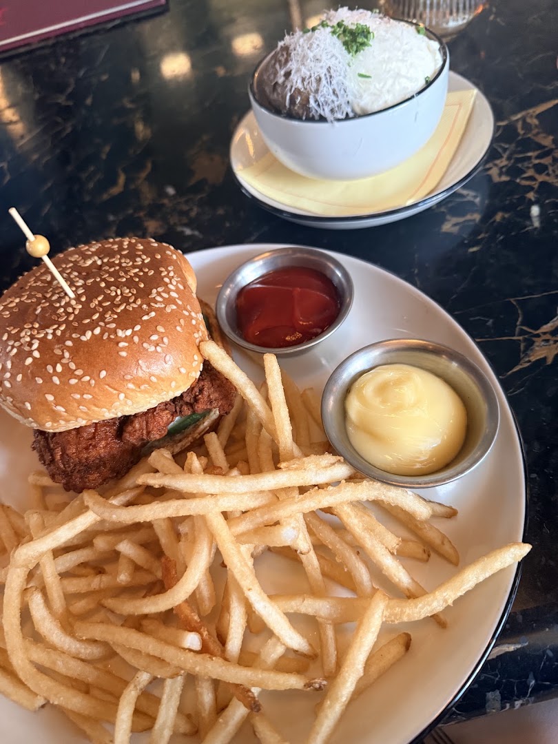 Municipal Bar: appetizing photo of bar food