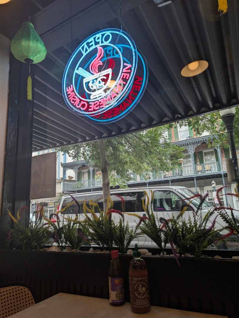 Pho 5Spices: inviting atmosphere with restaurant branding
