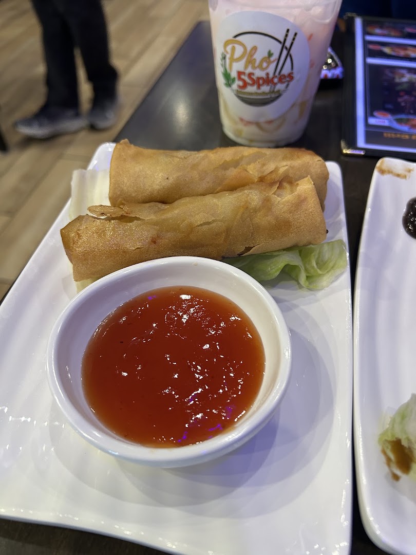 Pho 5Spices: appetizing food photo with branding