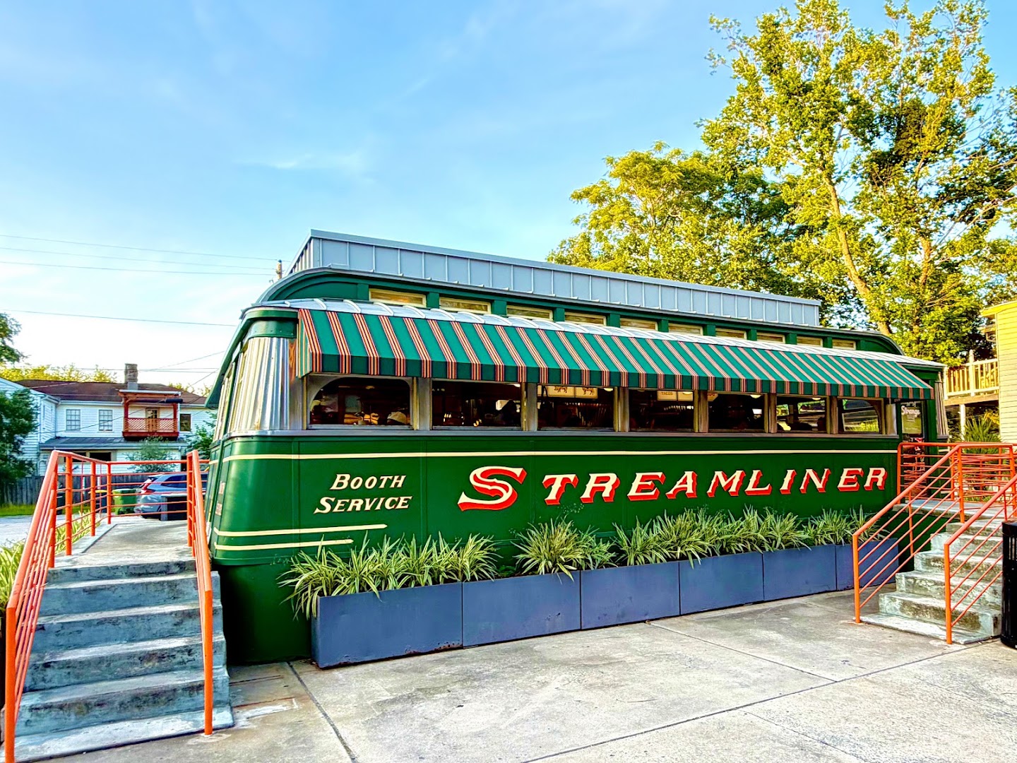 Strange Bird: attractive exterior of the restaurant