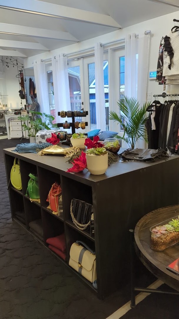 Atelier Gutweis: clear display of shop products