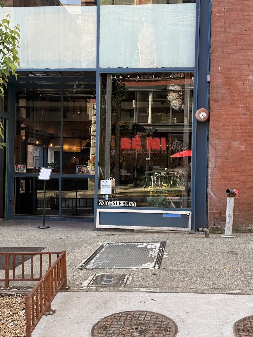 Bé Mi: clear exterior shot of venue