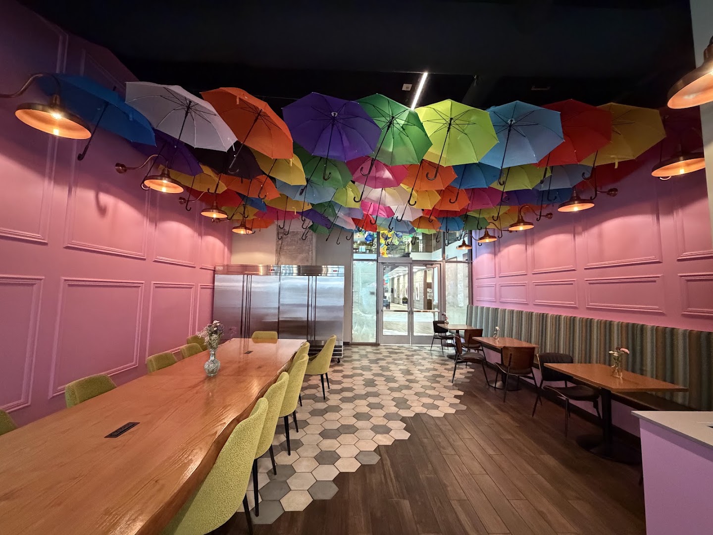 Besito: attractive interior with unique decor