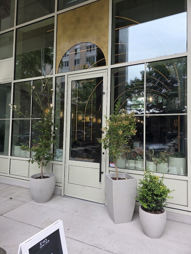 Eva's Cafe & Bar: clear, professional exterior shot