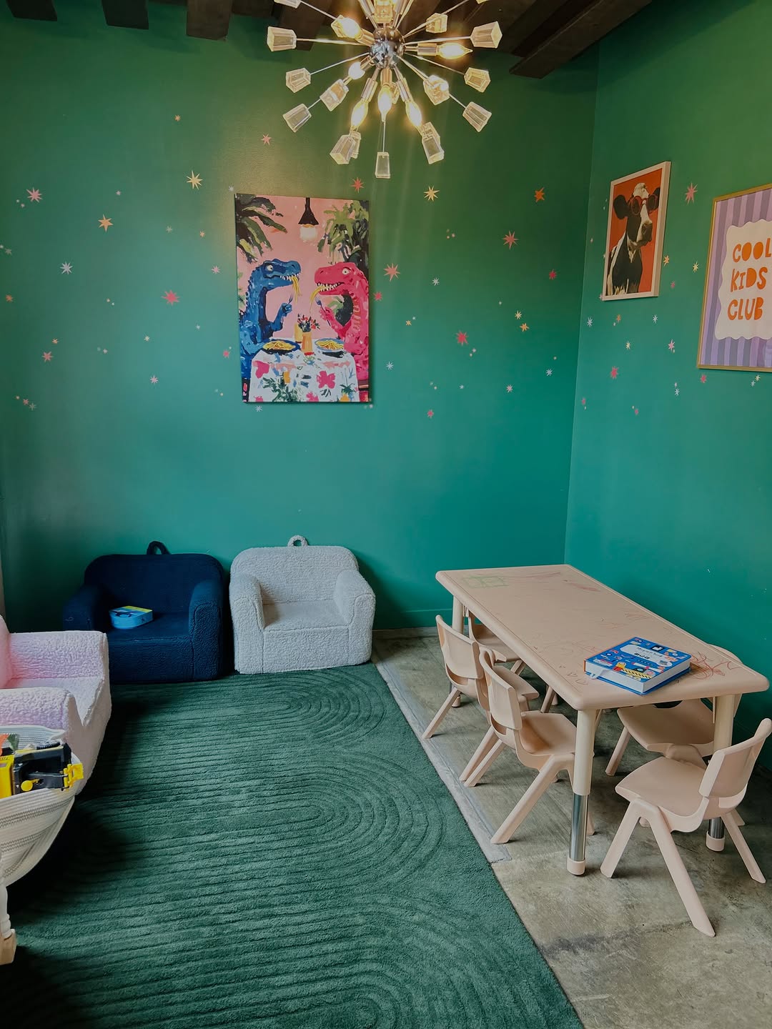 GH Pasta & Pizza: restaurant's kid-friendly dining area