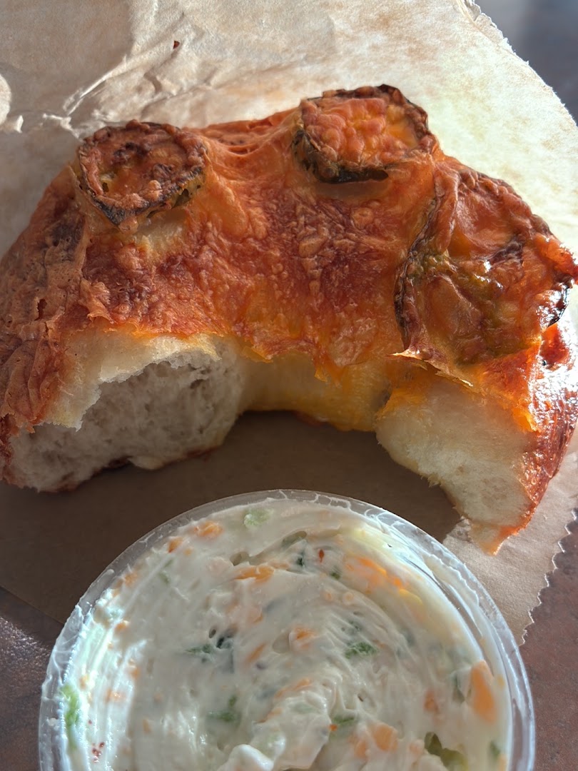 Jaded Bagels: appetizing photo of bagel food