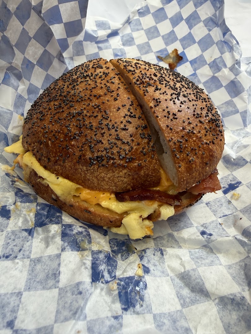 Louie's Deli: appetizing photo of deli food