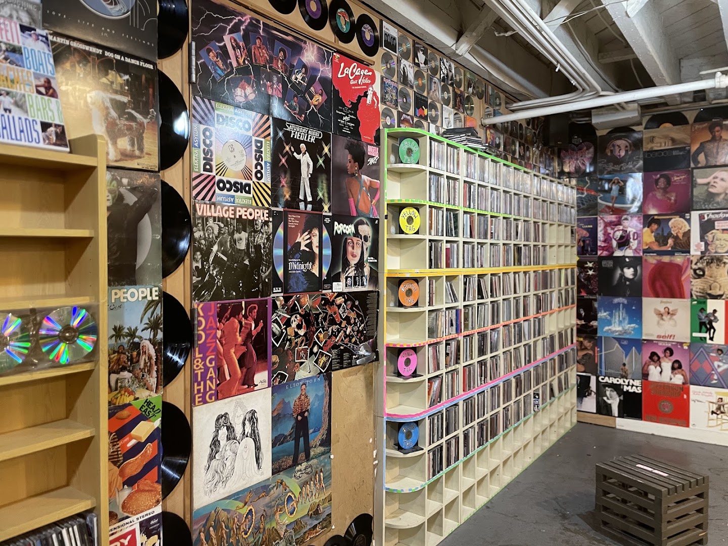Magpie Thrift: shop interior and products