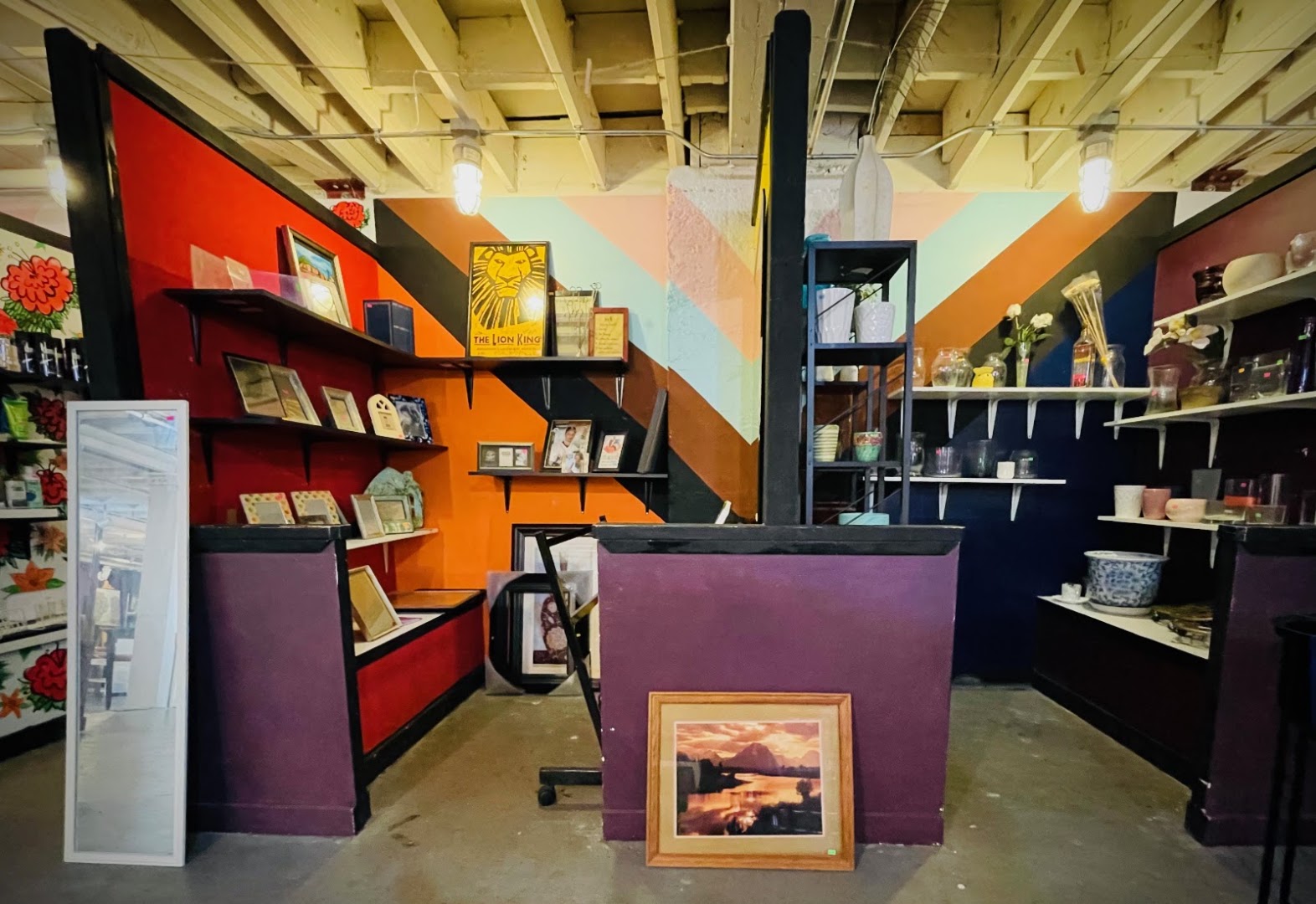 Magpie Thrift: clear display of shop interior
