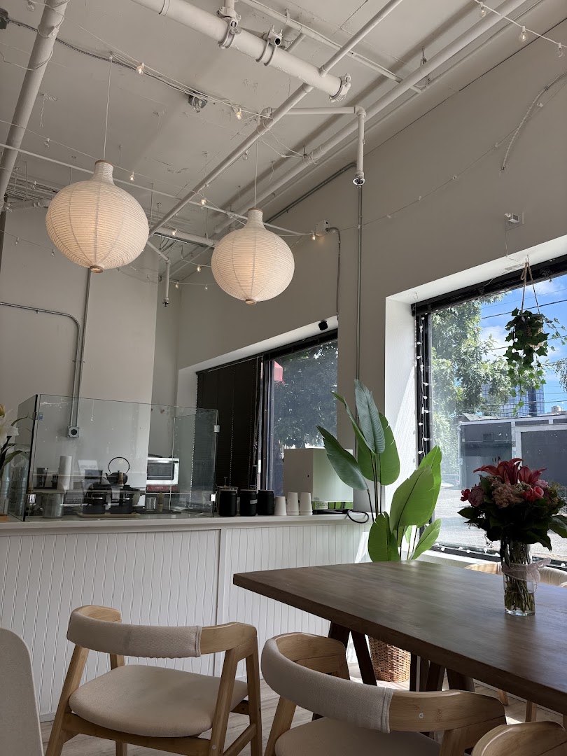 Mina’s Matcha: inviting and professional interior shot