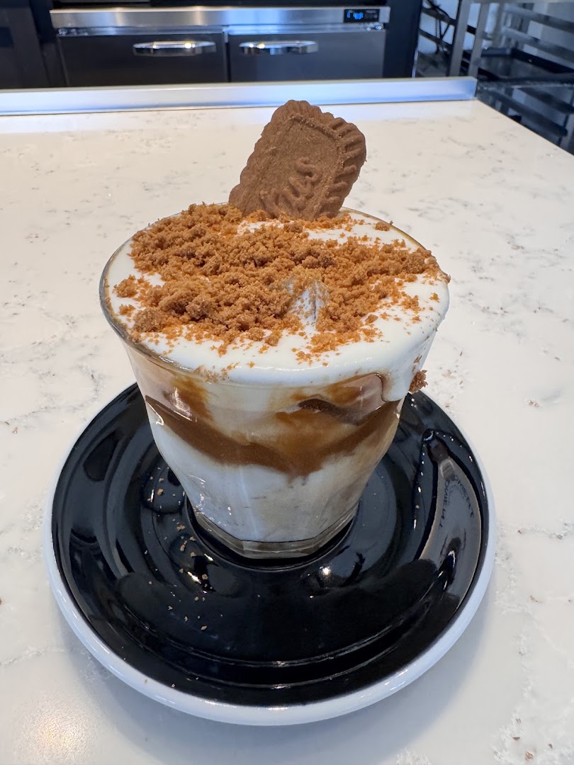 Moment Coffee: appetizing photo of coffee drink