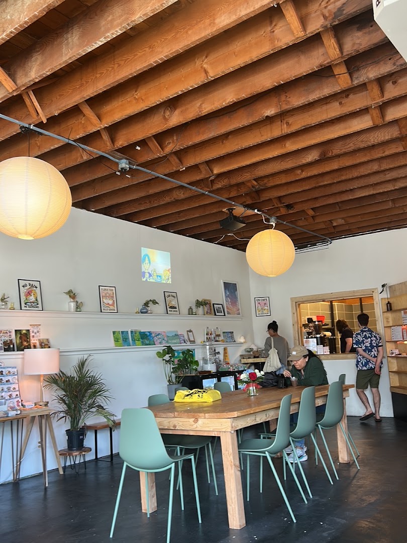 Orange Goose Coffee: clear, inviting interior atmosphere
