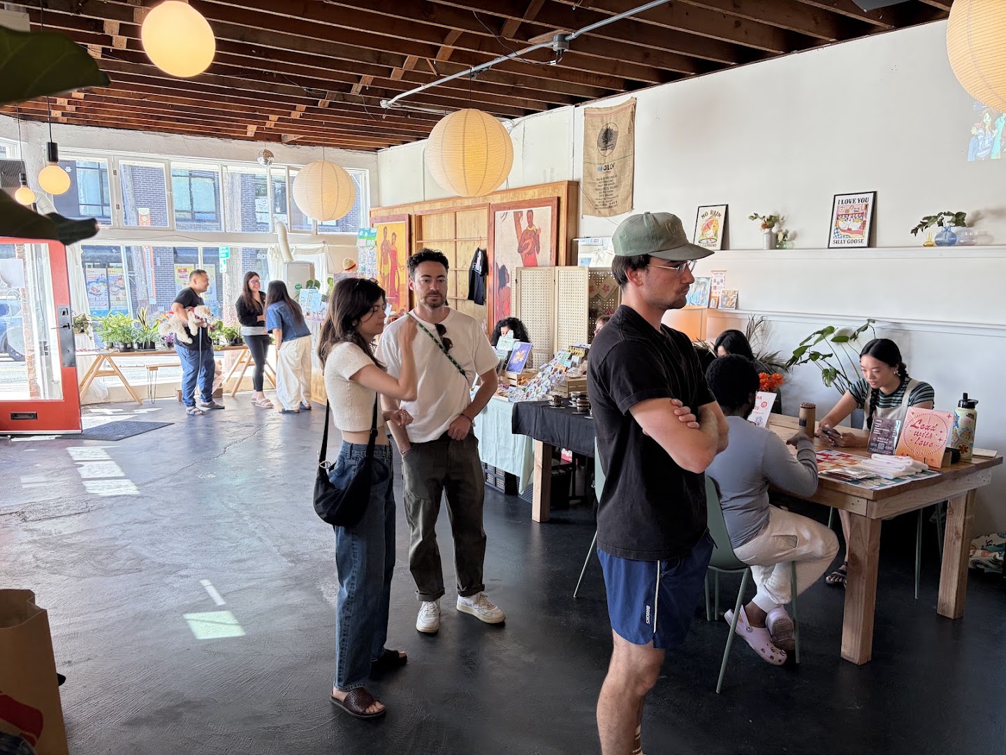 Orange Goose Coffee: inviting cafe atmosphere
