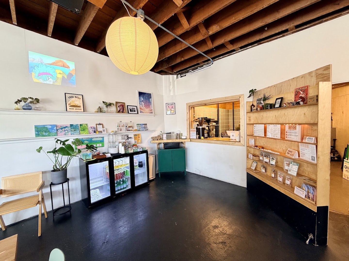 Orange Goose Coffee: clear, inviting interior atmosphere