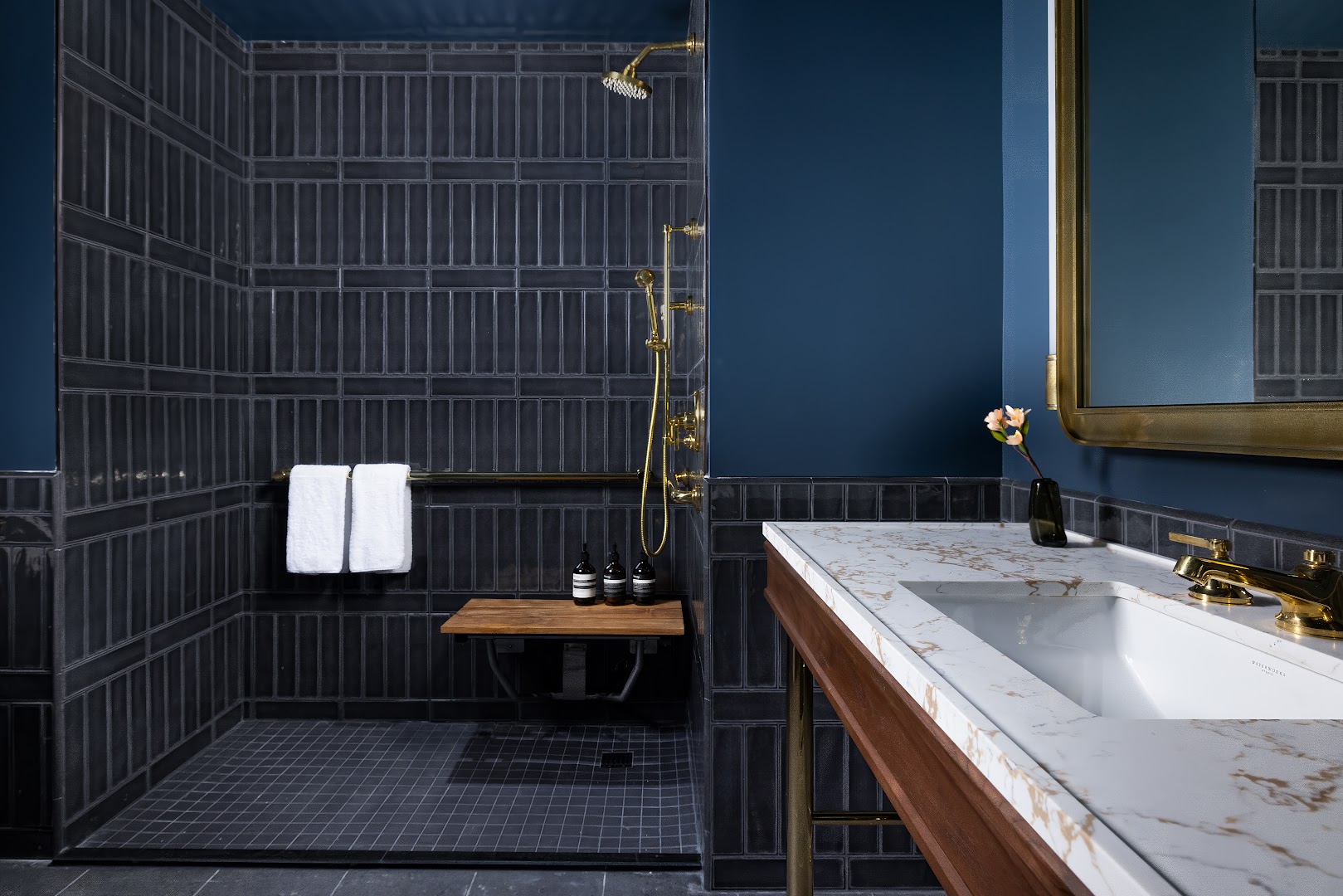 Populus Seattle: high quality hotel bathroom photo