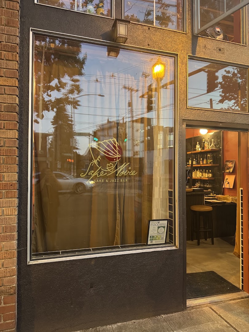 Sake Noire: clear, inviting exterior of venue