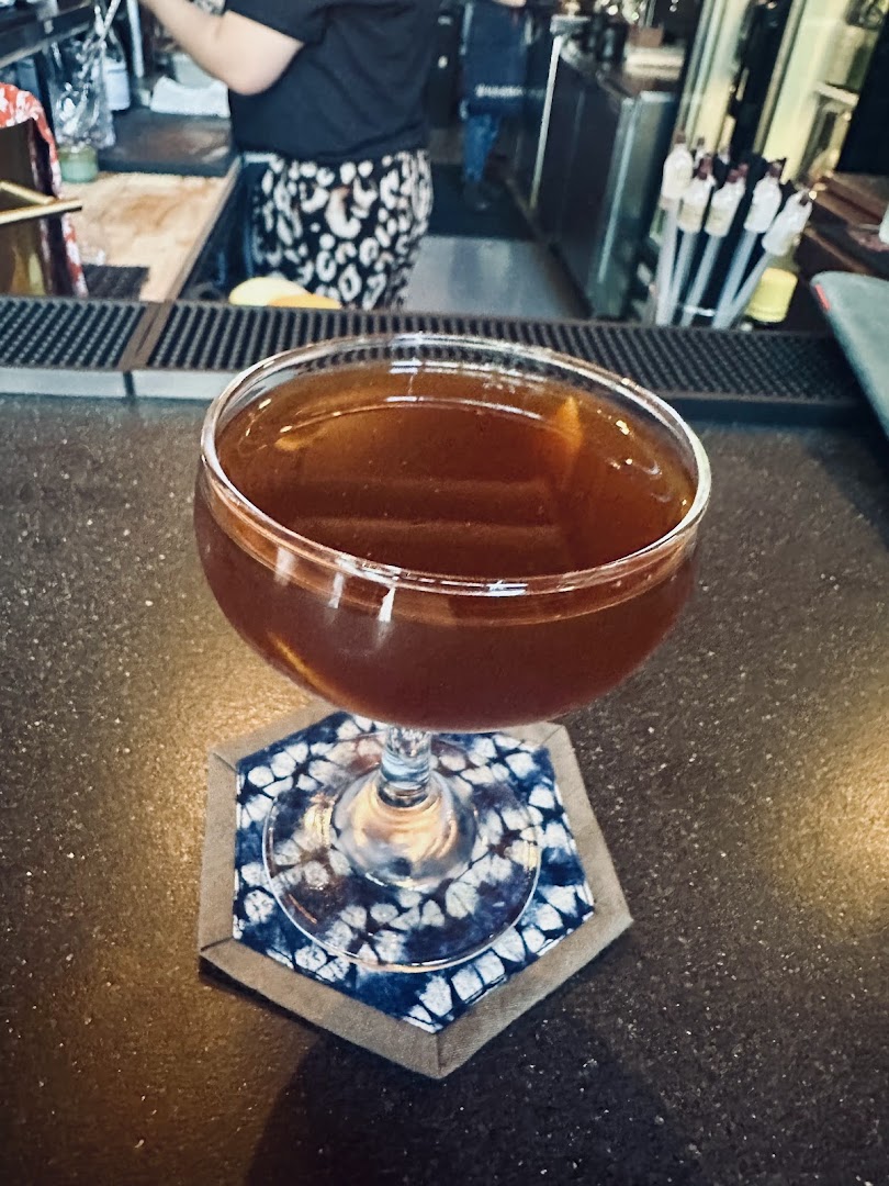 Sake Noire: appetizing cocktail photo at bar