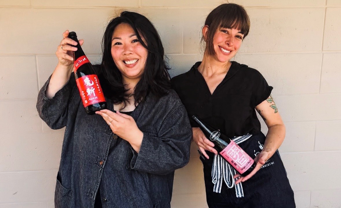 Sake Noire: professional photo of friendly staff