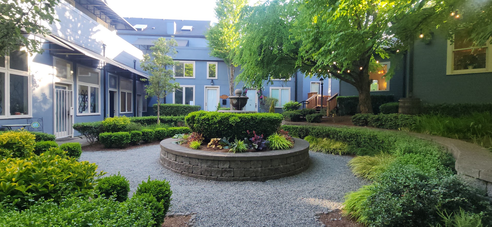 Sno Thai Cafe Madison: attractive outdoor seating area