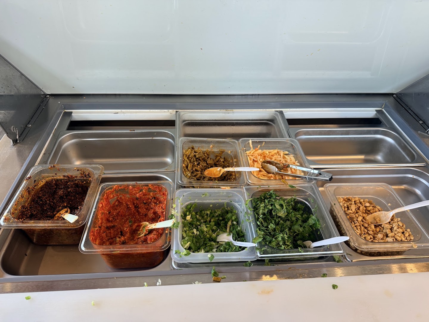 Win Feng Noodles: clear photo of restaurant condiments
