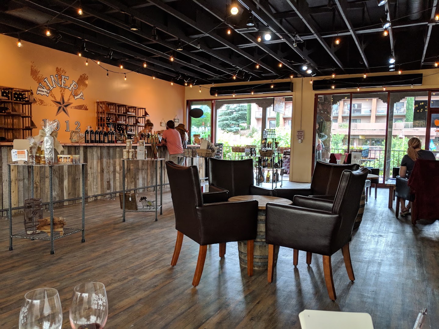 Winery 1912: clear, inviting interior atmosphere