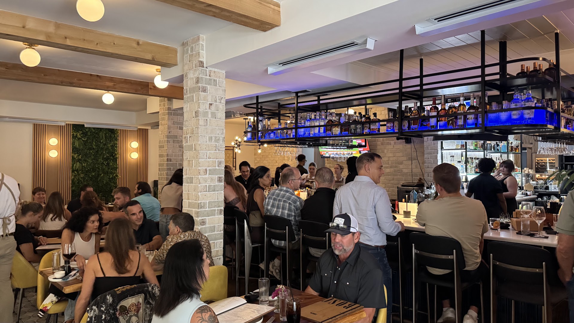 Bosc Modern Bar + Kitchen: inviting atmosphere and professional quality