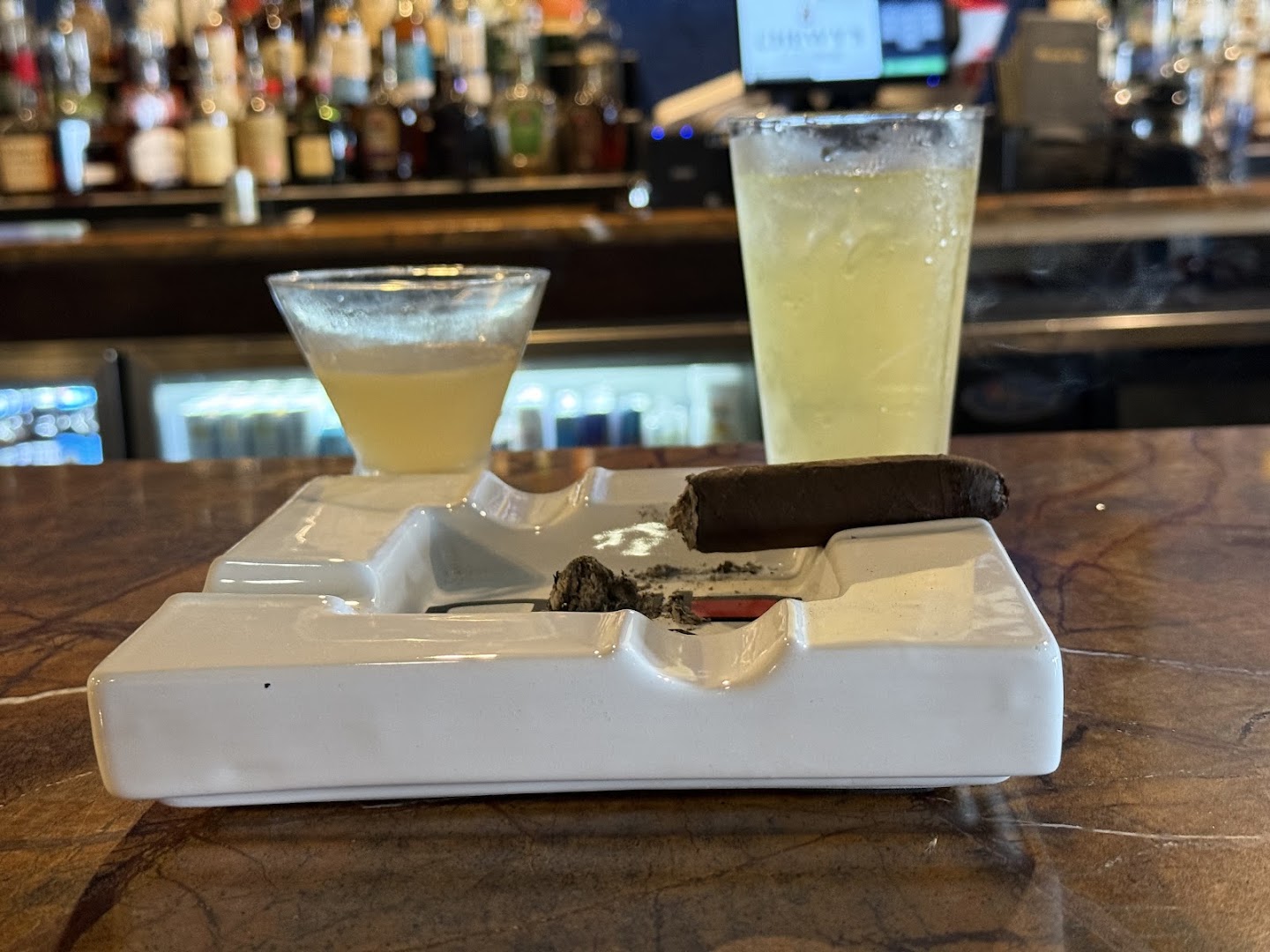 Chewy's Lounge: bar atmosphere and drinks