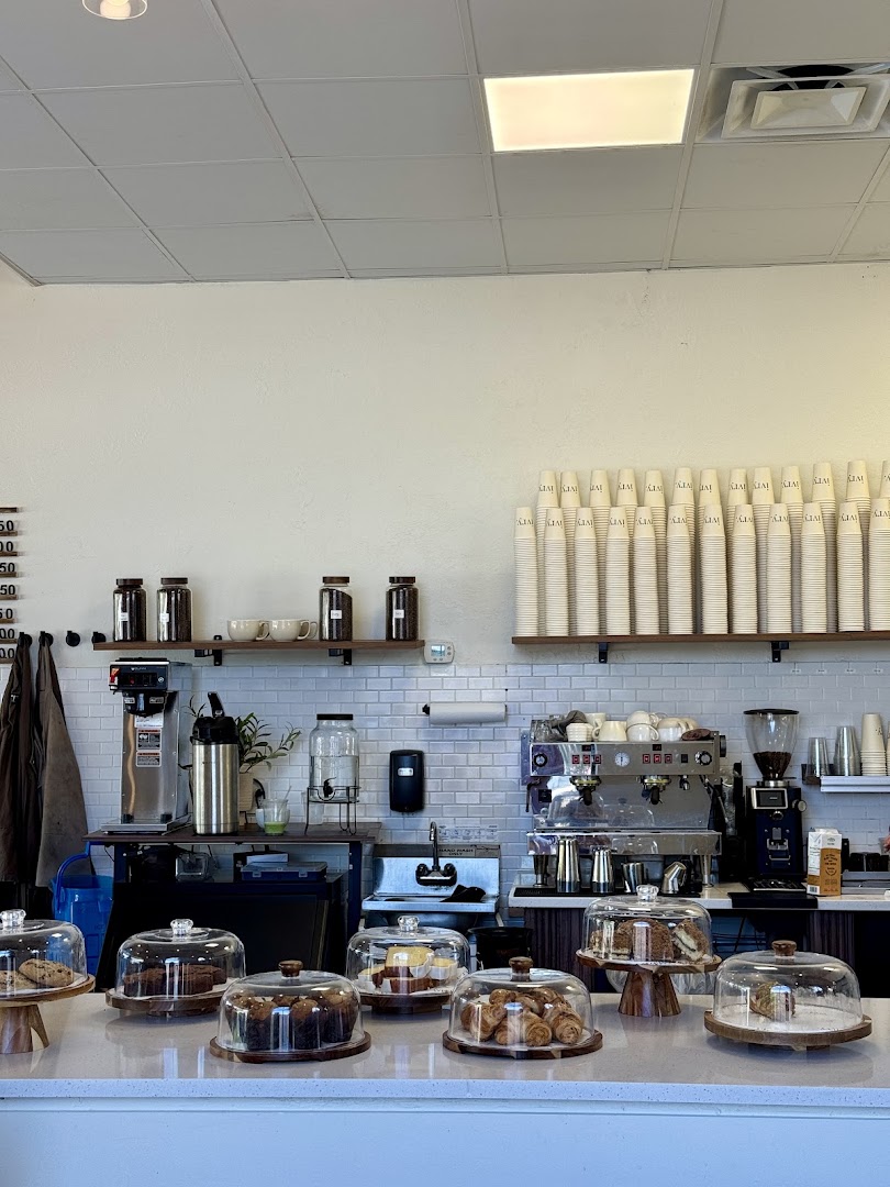 ivry. Espresso & Flatbread: clean, professional shot of counter