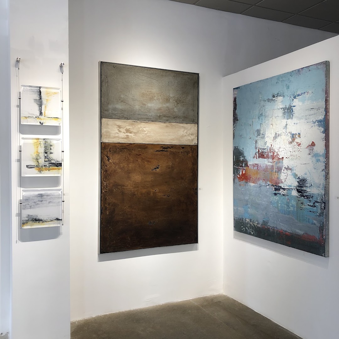 John Schuyler Gallery: clear display of gallery artwork