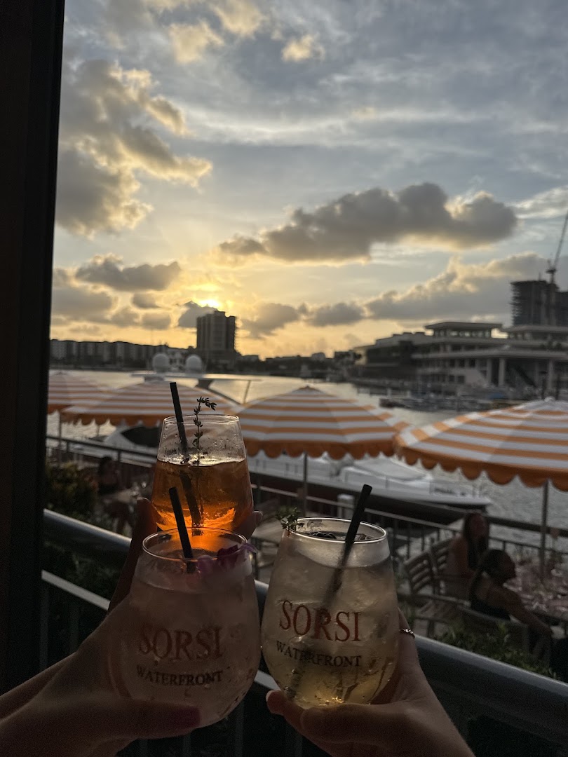 SORSI Waterfront: beautiful atmosphere and branded drinks