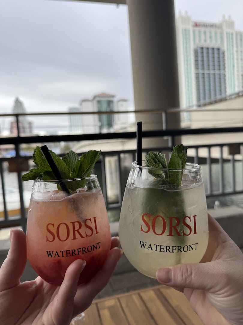 SORSI Waterfront: appealing drinks at the venue