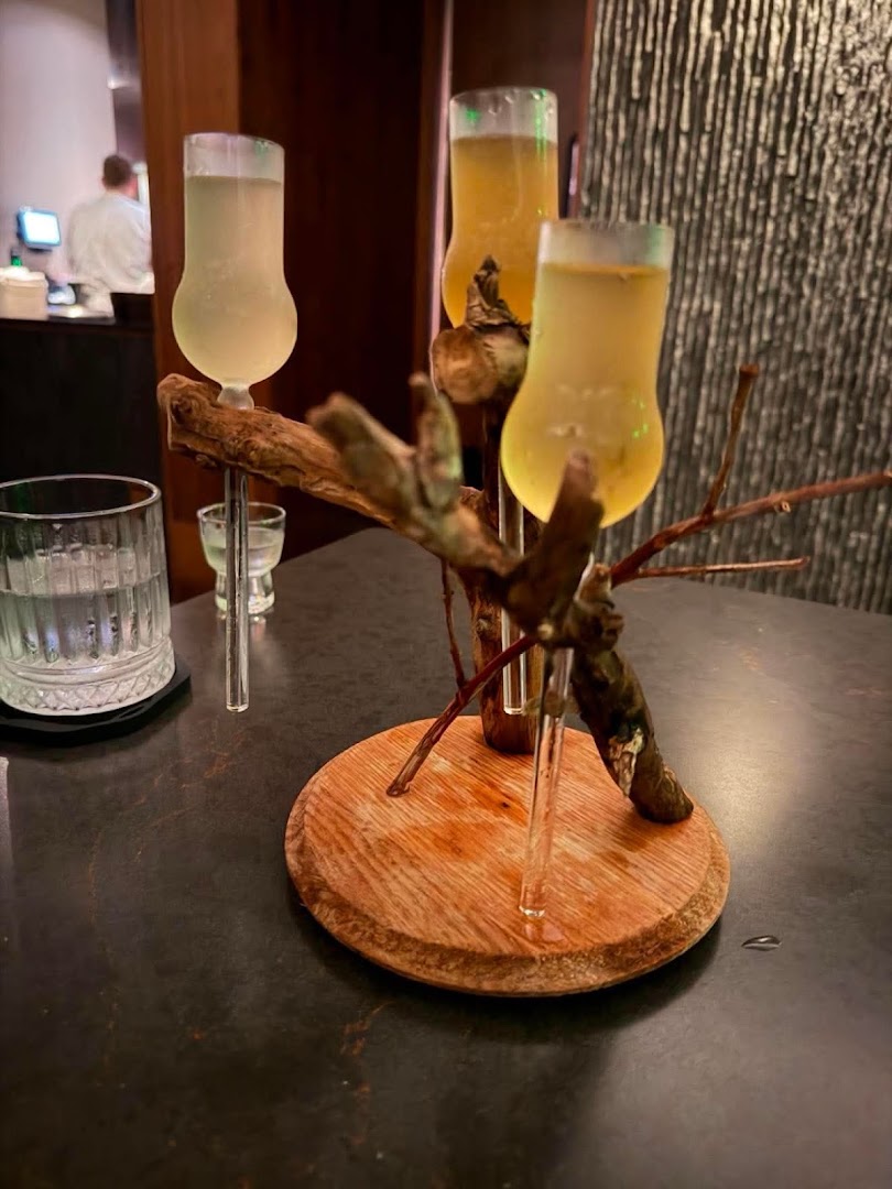 Tantō: appealing presentation of signature drinks