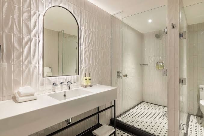 Arlo Washington DC: professional, clean hotel bathroom photo