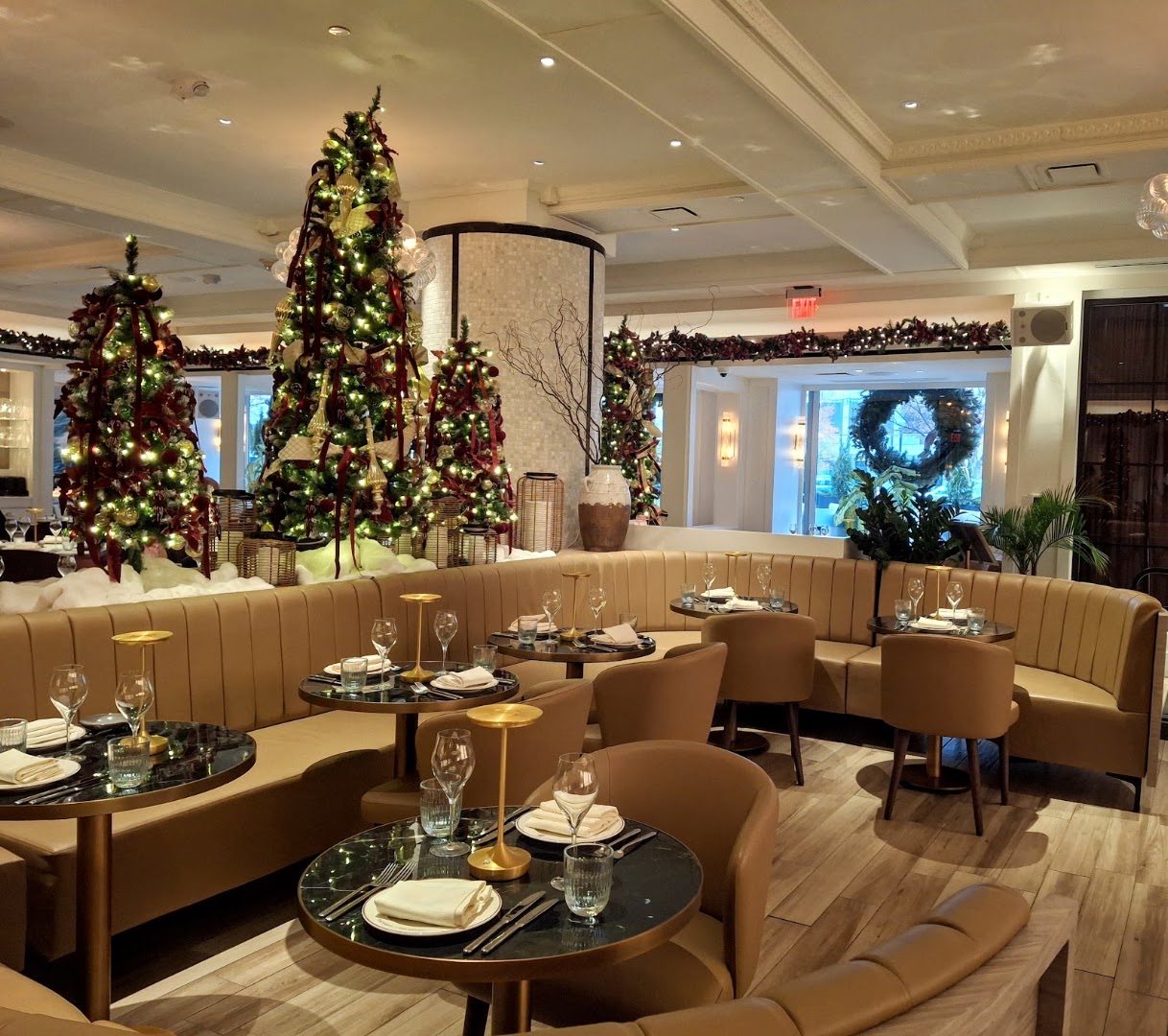 Barbouzard: inviting and professional interior shot