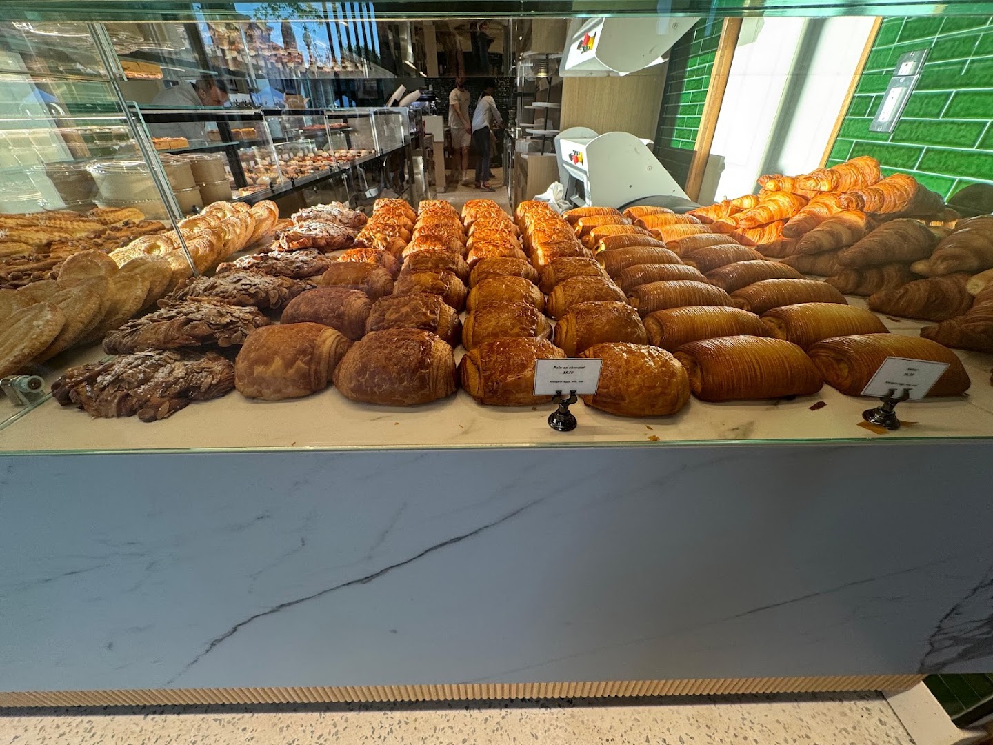Boulangerie Saint Georges: appetizing display of fresh pastries