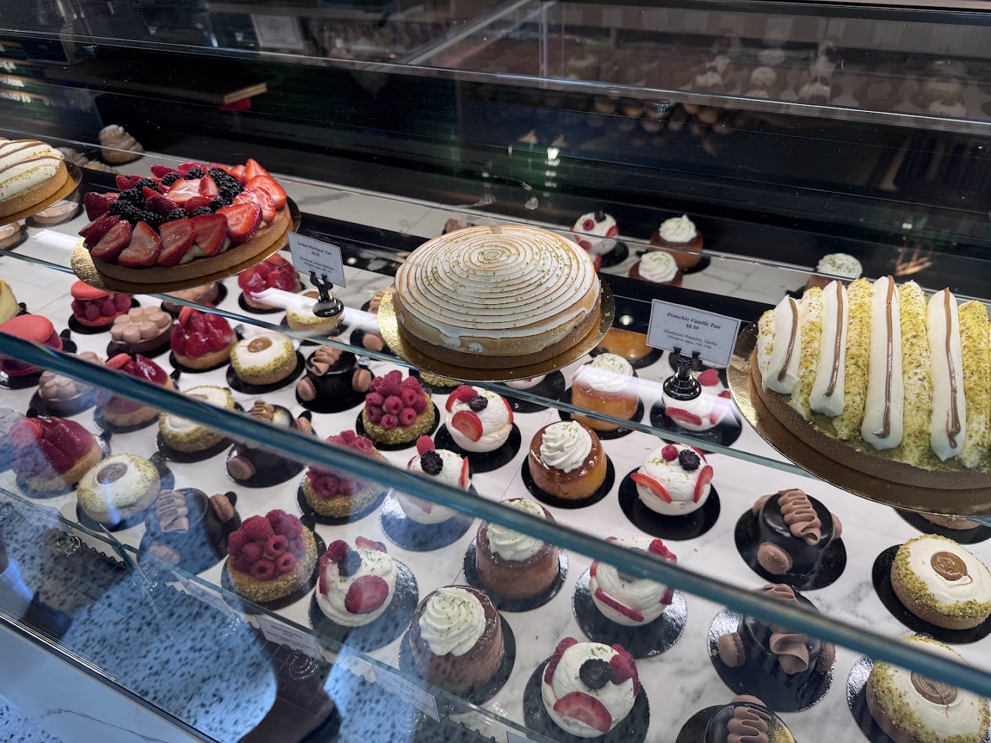 Boulangerie Saint Georges: appetizing display of fresh pastries