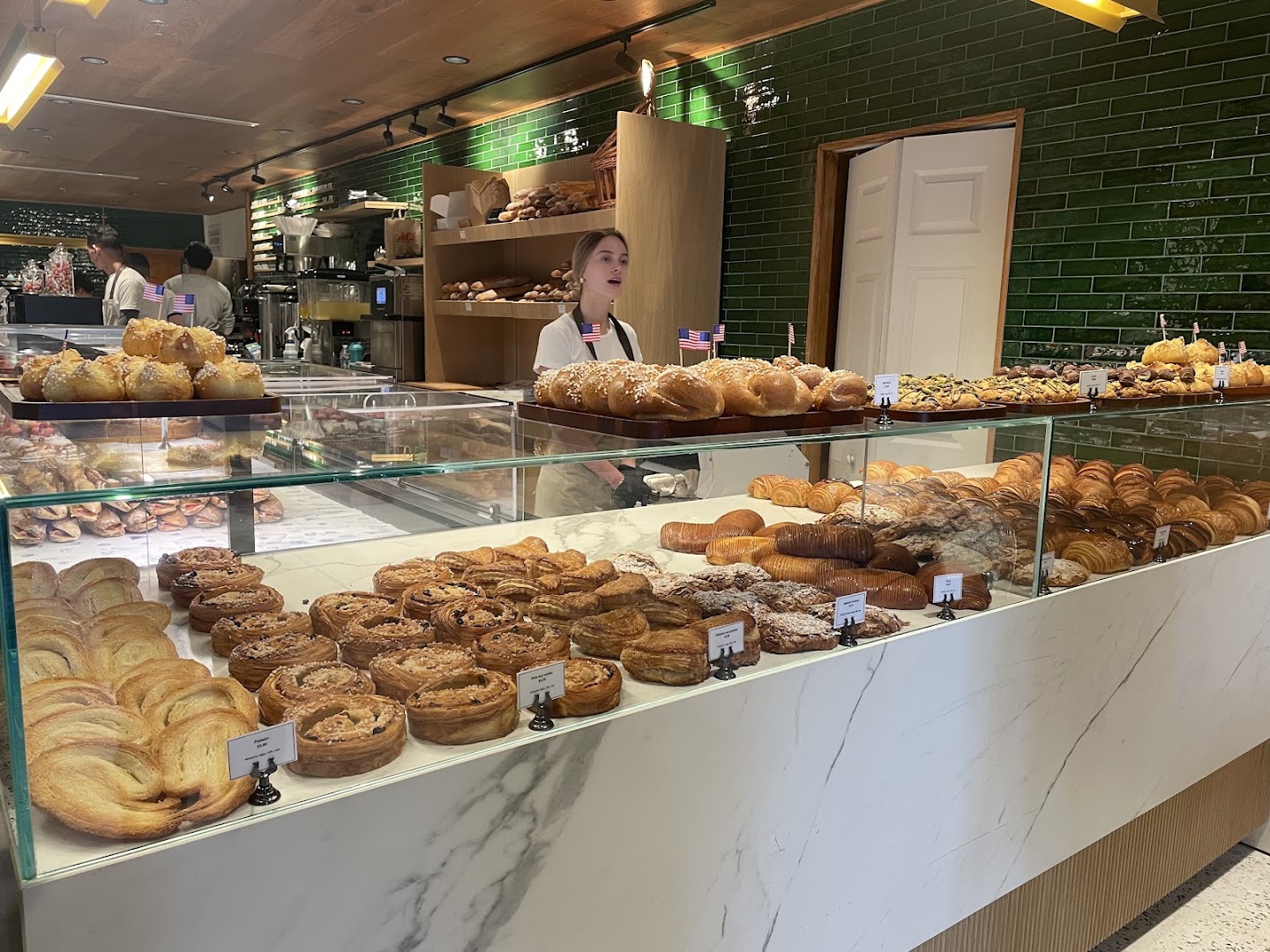 Boulangerie Saint Georges: high quality bakery display photo
