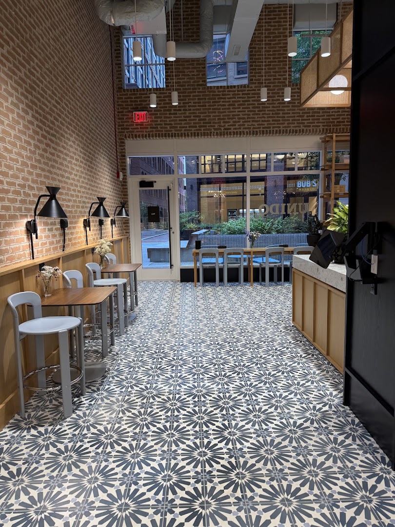 Cafe Unido: clear, inviting interior atmosphere
