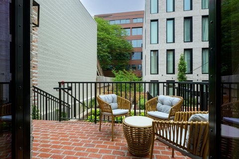 Canal House of Georgetown: attractive hotel terrace view
