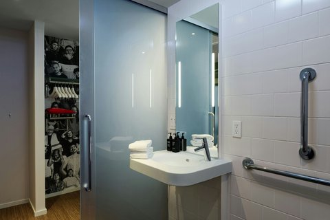 citizenM Washington DC Georgetown: clean professional hotel bathroom photo