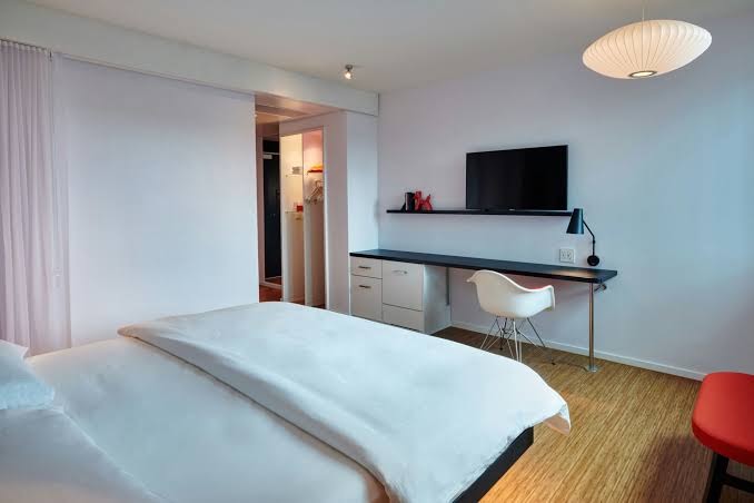 citizenM Washington DC Georgetown: professional hotel room interior shot
