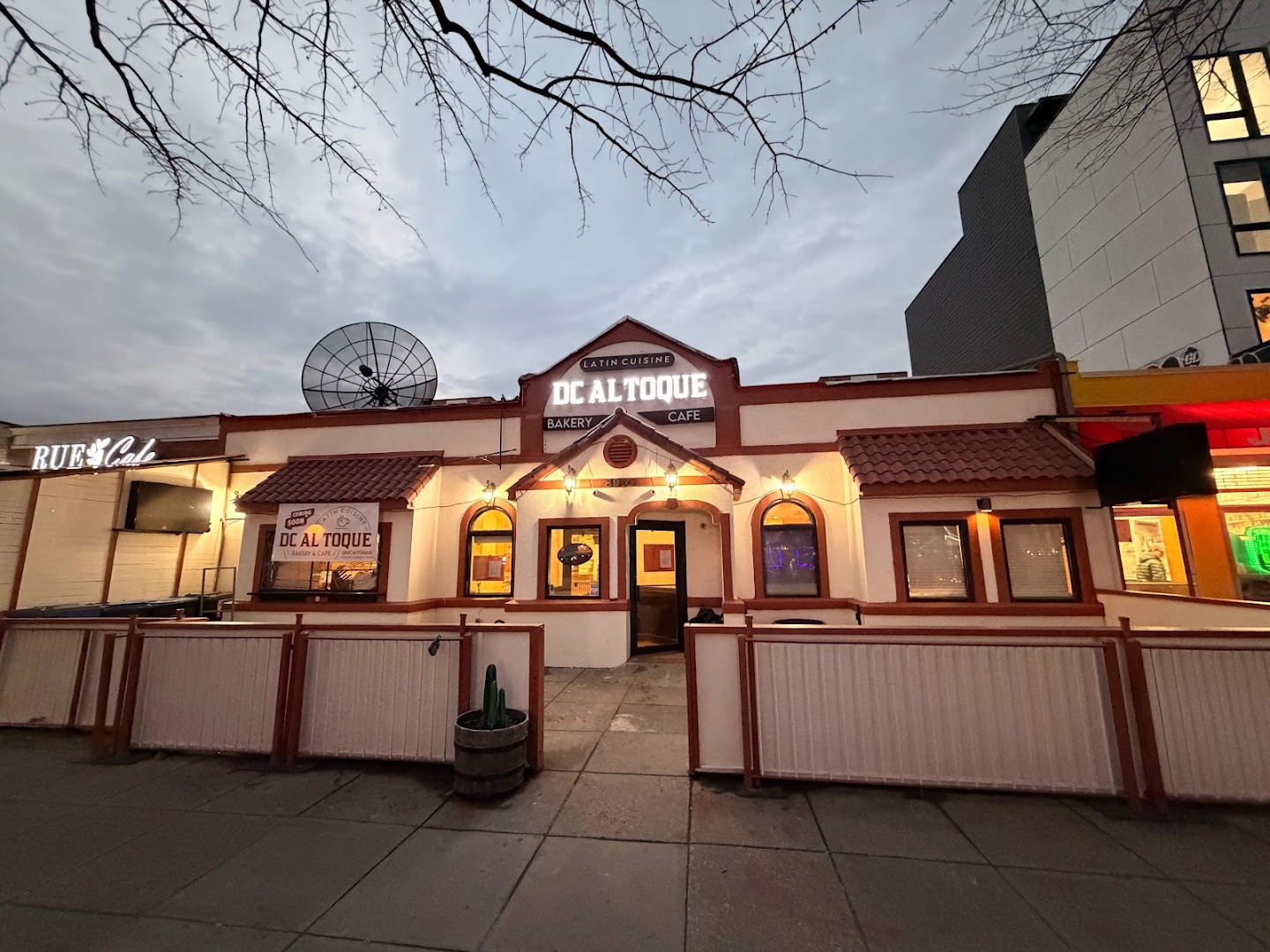 DC Al Toque: clear exterior shot of venue